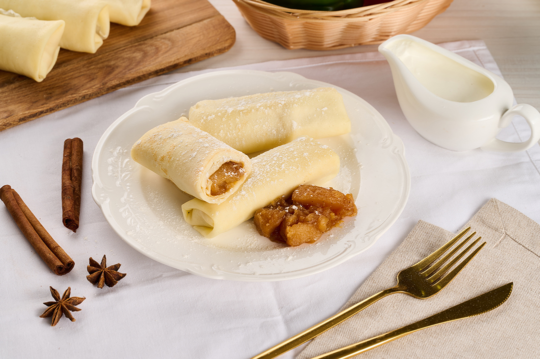 Млинці з карамелізованим яблуком