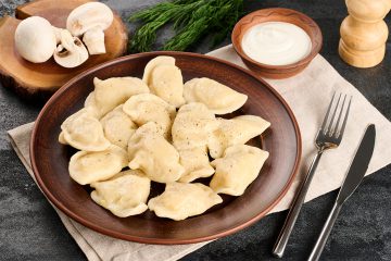 Вареники з картоплею та грибами